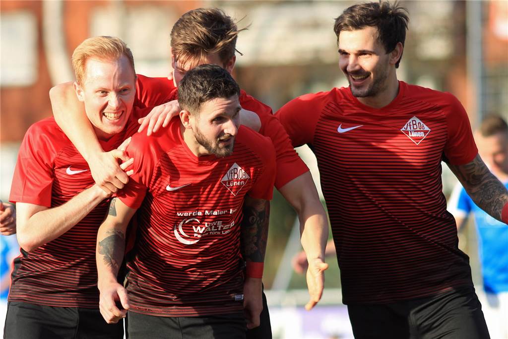 „Da waren wir geschockt von den Geschehnissen“ - BWA will erneute Derby-Pleite verhindern In der vergangenen Saison jubelte zwei Mal der VfB Lünen um Tim Gehrmann (vorne).