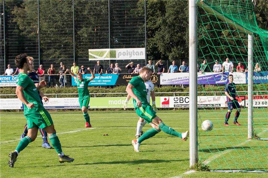 Lippramsdorfs Distanzschütze: „Im Training landen die auch mal über dem Zaun“ In der vergangenen Saison traf Tim Vierhaus auch mal aus kurzer Distanz für den SV Lippramsdorf.