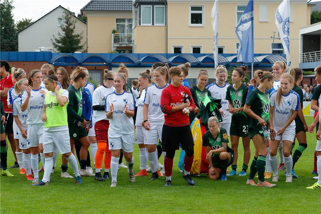 Ganz Dortmund spielt am Wochenende um Punkte, nur ein Team tritt im DFB-Pokal an In der vergangenen Saison verlor der SV Berghofen gegen den Deutschen Meister VfL Wolfsburg nur mit 0:2.