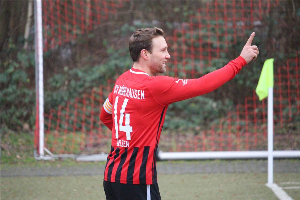 SSV Mühlhausens Kapitän im Verletzungspech: Für Jan Pfeffer wackelt der Ligastart gegen SG Massen In der vergangenen Saison verpasste Jan Pfeffer bereits einige Spiele verletzungsbedingt. Ein Treffer in der Liga gelang ihm nicht, hier jubelt er nach einem Tor im Testspiel gegen Menge 08/20.