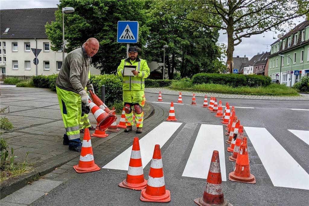 Drei „Baustellen“ an der Glück-Auf-Straße: Stadt reagiert schnell In der vergangenen Woche sind die Markierungen am Kreisverkehr Glück-Auf-Straße/Im Harsewinkel erneuert worden.