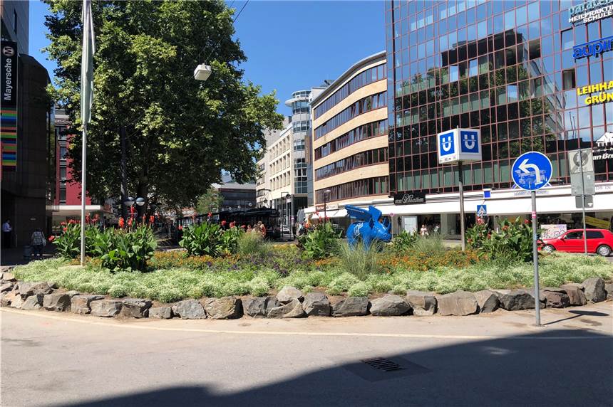 Rondell an der Kampstraße ist wieder erblüht In der vergangenen Woche wurde das Blumen-Rondell an der Kampstraße neu gestaltet.