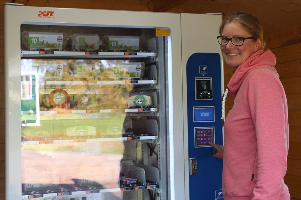 Frische Eier aus mobilen Ställen: Höfe in Oeding setzen auf regionale Produkte In der Verkaufshütte gibt es neben den Eiern von Hühnern aus eigener Haltung auch weitere regionale Produkte, dies auch im Automatenbetrieb.