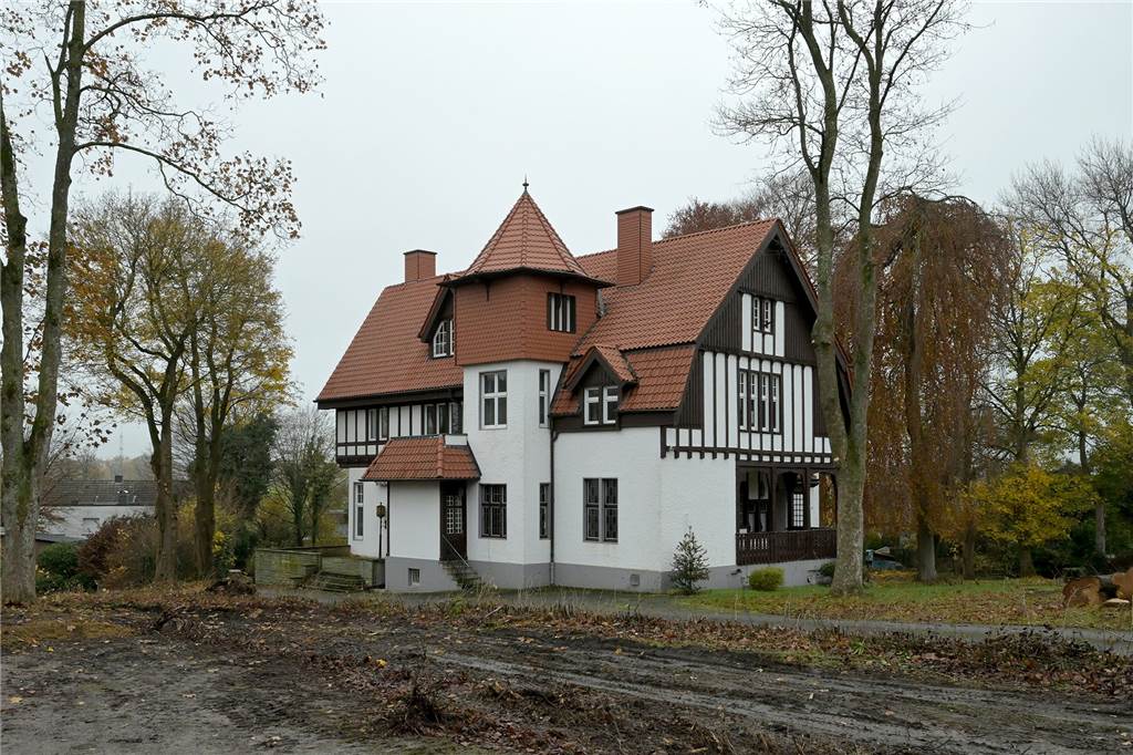 Cappenberger Villen: „Müssen schauen, wo die preisliche Reise hingeht“ In der Villa an der Borker Straße 14 könnte in Zukunft eine besondere Wohnform einziehen - wenn der richtige Interessent für Thorsten Redeker dabei ist.