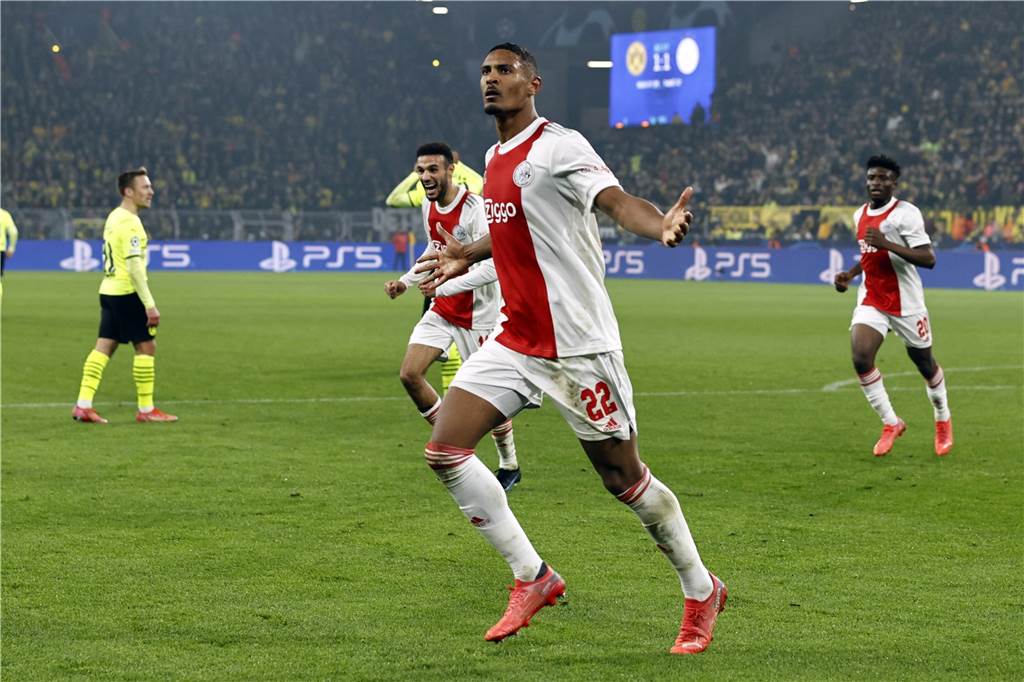 Haller als Haaland-Nachfolger? Der BVB muss schwierige Entscheidungen treffen In der Vorrunde der Champions League gewann Ajax Amsterdam gegen den BVB beide Spiele (4:0, 3:1) - Sebastian Haller erzielte dabei zwei Treffer.