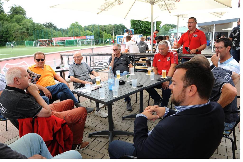 In der Vorrundengruppe A der Fußball-Stadtmeisterschaft setzten sich der Geisecker SV und der SC Berchum/Garenfeld durch.