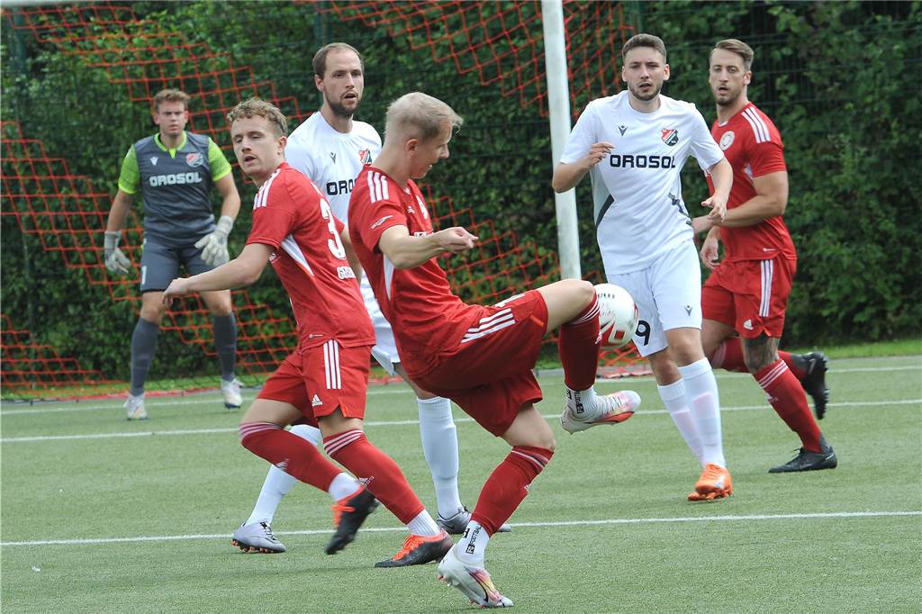 In der Vorrundengruppe A der Fußball-Stadtmeisterschaft setzten sich der Geisecker SV und der SC Berchum/Garenfeld durch.