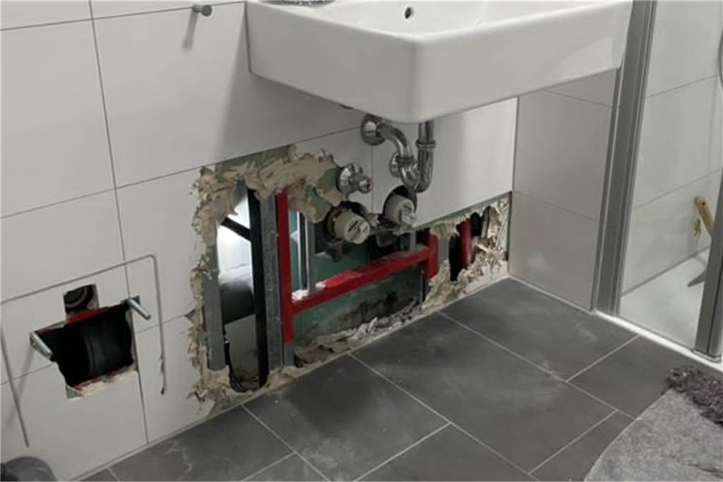 Mieter berichten von Schimmel-Schäden im neuen Berswordt-Carrée In der Wand einer Wohnung im Berswordt-Carrée klafft nach einem Wasserschaden ein großes Loch.
