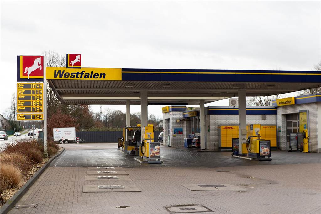 In der Westfalen Tankstelle wird es bald statt der Post einen Hermes-Versand-Schalter geben. Die DHL-Packstation bleibt.