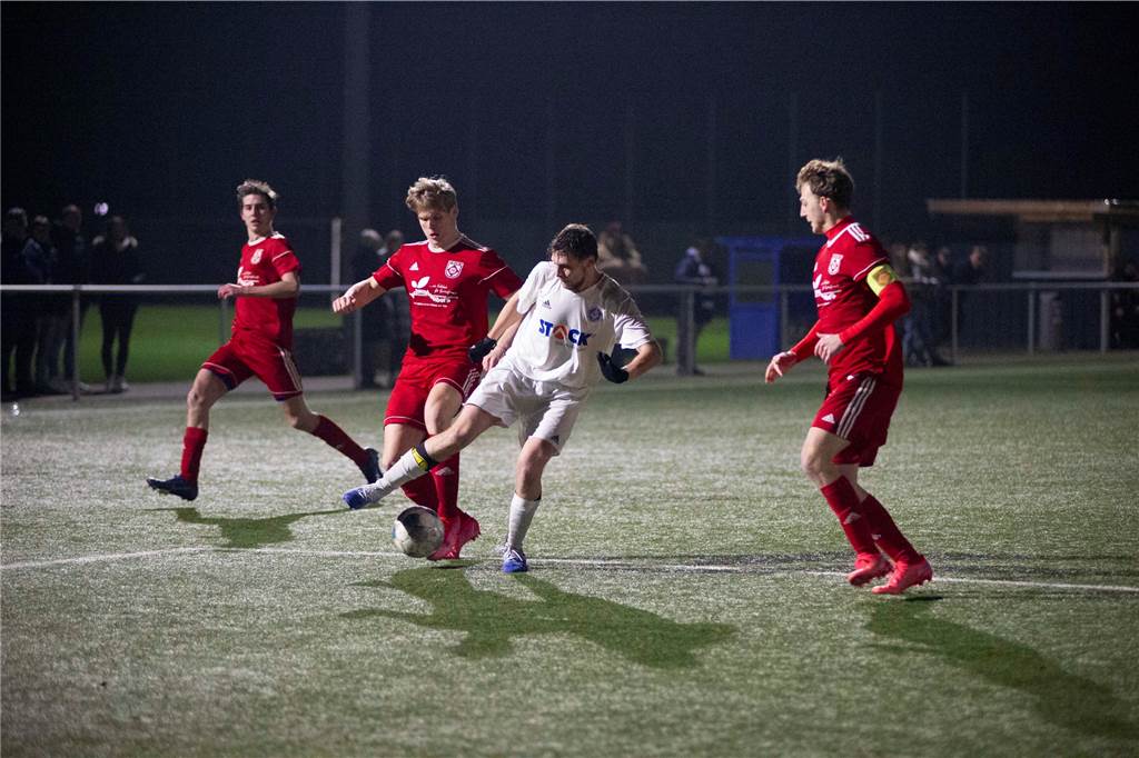 Kreisliga A1 RE: Alle Zu- und Abgänge in der großen Übersicht In der Wintervorbereitung noch Gegner, nun Teamkollegen: Fabian von Bobart (2.v.l.) ist zum ETuS Haltern, wo seit der Rückrunde Steffen Laser (2.v.r.) spielt, gewechselt.