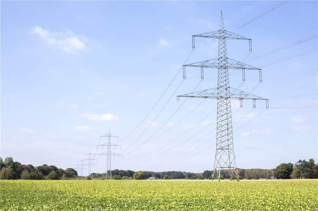 In Deutschland gibt es generell eine hohe Versorgungssicherheit. Das Stromnetz ist eng vermascht und so können Netzbetreiber Strom über verschiedene Routen leiten, um Ausfälle zu vermeiden.