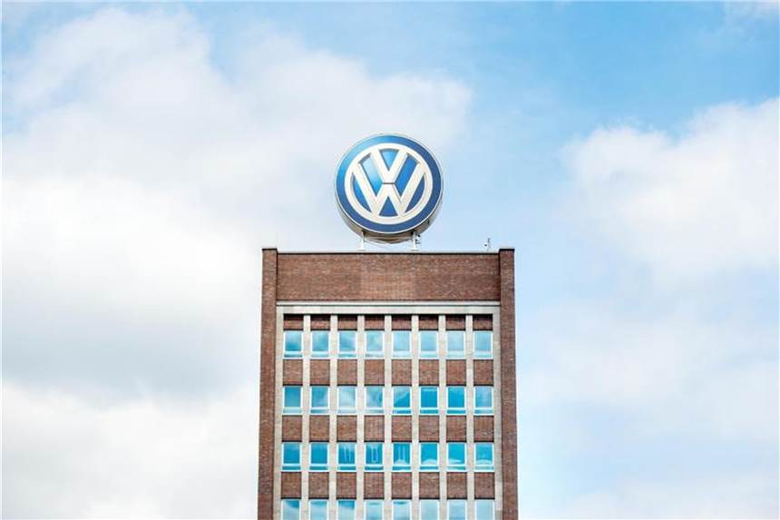 In Deutschland sind rund 52.500 Wagen vom Typ Tiguan und Touran betroffen. Foto: Hauke-Christian Dittrich