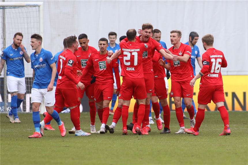 Top-Stürmer verlässt die Oberliga und wechselt in den Profifußball In Deutschlands 3. Liga tummeln sich einige Traditionsvereine, wie Hansa Rostock und der 1. FC Kaiserslautern, die am vergangenen Wochenende aufeinandertrafen.