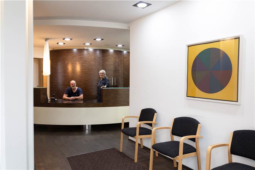 Praxis für Physiotherapie in Kirchhellen baut aus In die ehemaligen Räumlichkeiten der Zahnarztpraxis Dr. Bernd Kuchenbäcker ist das Team rund um die Physiotherapeuten Makbule Baskan-Gassen und Holger Krumme eingezogen.