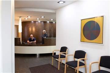 In die ehemaligen Räumlichkeiten der Zahnarztpraxis Dr. Bernd Kuchenbäcker ist das Team rund um die Physiotherapeuten Makbule Baskan-Gassen und Holger Krumme eingezogen.