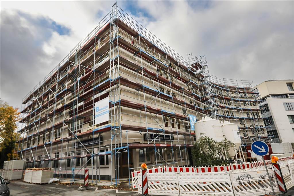 Scharfe Kritik: „Jedes fünfte Haus in Dortmund wird vom Markt gehen“ In die energetische Sanierung an der Löwen-/Küpferstraße in der Innenstadt von Dortmund hat das Wohnungsunternehmen Dogewo21 knapp 1,5 Millionen Euro investiert. Insgesamt investiert Dogewo21 schon jetzt 35 Millionen Euro pro Jahr in die energetische Verbesserung des Wohnungsbestands.