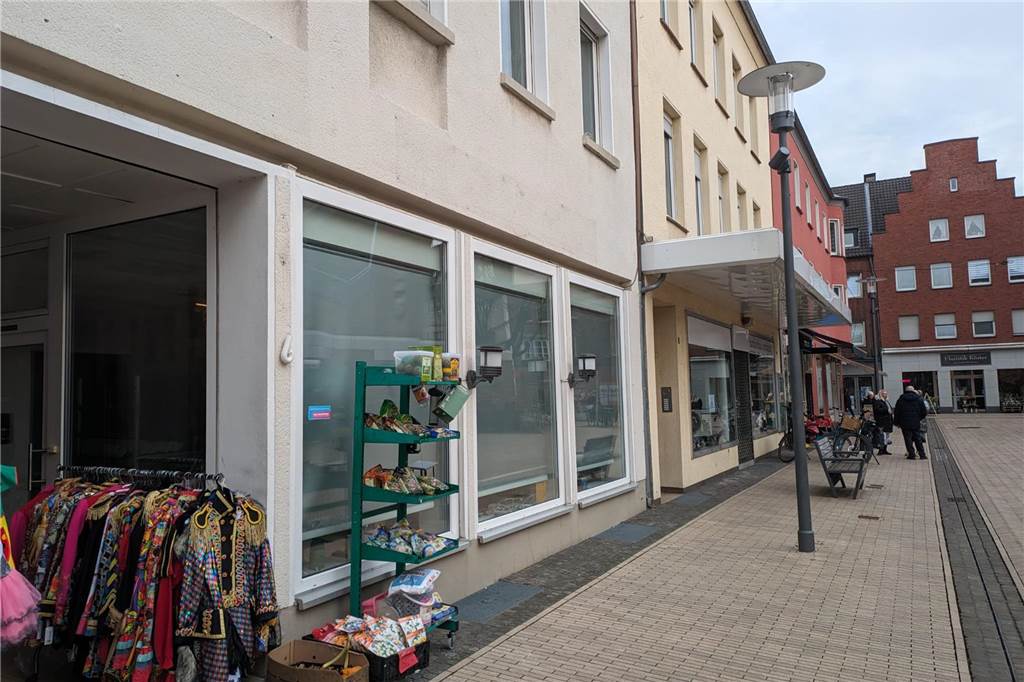 Leerstände werden belebt: Land fördert Innenstadtvermietung weiter In die Räumlichkeiten eines ehemaligen Friseurbetriebs an der Klosterstraße zieht das Service-Büro der "DT - Deutschen Haushaltshilfe" ein.
