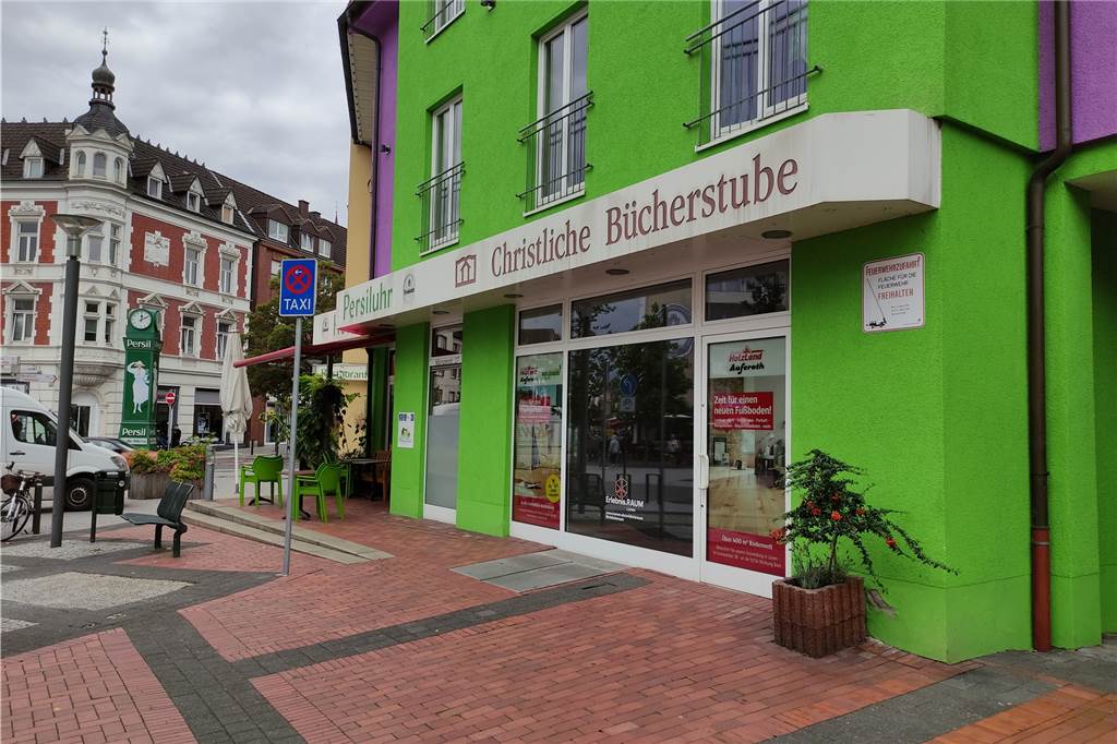 In die verwaiste Christliche Bücherstube an der Münsterstraße soll im September eine Künstlergruppe aus Nordkirchen einziehen. 