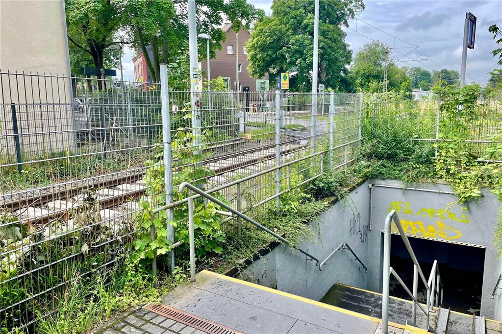 Endlich barrierefrei: Die „Treppe des Grauens“ soll verschwinden In diesem Bereich soll es einmal eine Rampe geben.