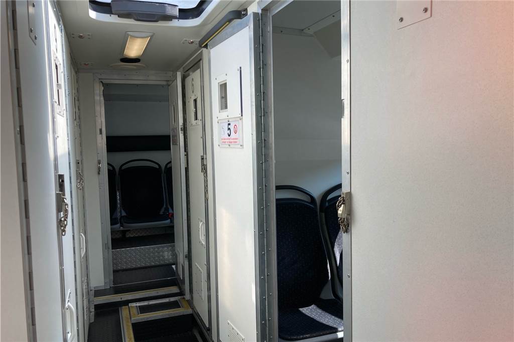 „Extrem gut angekommen“: Organisatoren des Impf-Events ziehen Bilanz In diesem Gefängnisbus wurde am Freitag geimpft.