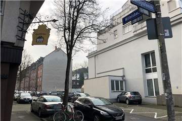 In diesem Haus in der Wittelsbacher Straße waren zwei Reptilien-Experten zwei Wochen lang auf der Suche nach einer möglichen Giftschlange.