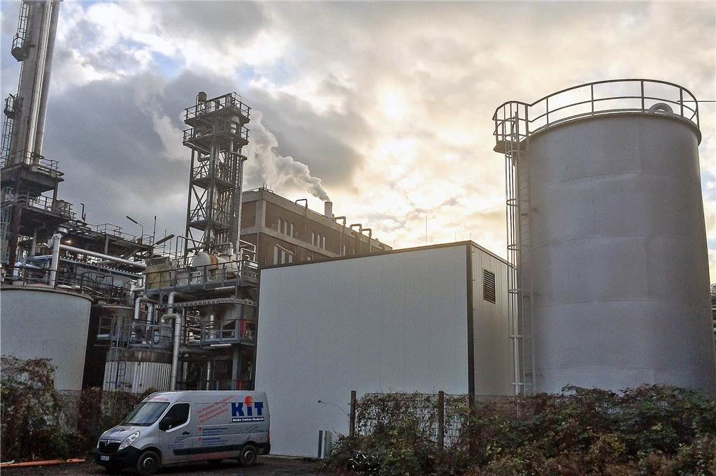 Kürzere Fristen für die kommunale Wärmeplanung: Ist Fernwärme die Lösung? In diesem Kubus auf dem Rütgers-Gelände wird der Dampf aus der Produktion in den Fernwärmeprozess eingespeist.