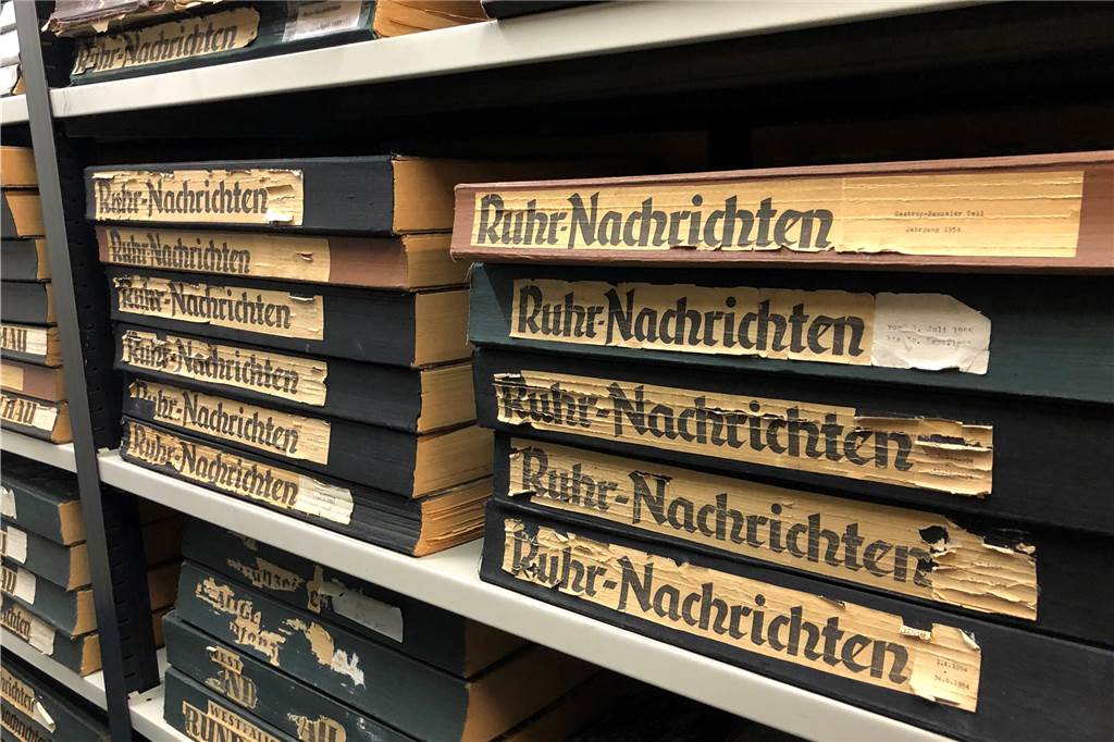 Gedächtnis der Stadt Castrop-Rauxel steckt hinter dicken Wänden In diesem Raum lagern die ältesten Zeitungen Castrop-Rauxels.