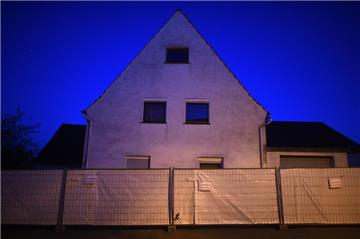 In diesem Wohnhaus soll das Paar mehrere Menschen gequält haben.