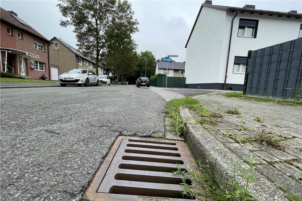 Das nächste „Schlammmassel“ für Familie Fritz aus den Aapwiesen In diesen Häusern in den Aapwiesen liefen die Keller voll.
