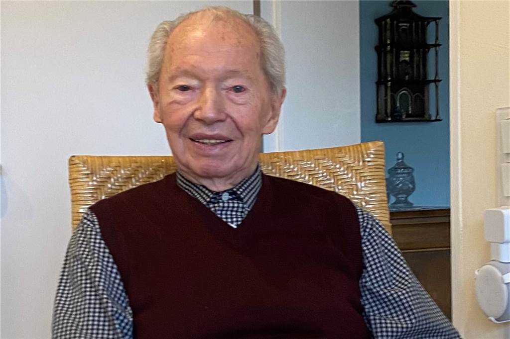Keine Hinweise: Suche nach Heinz Dellbrügge (92) aus Lünen geht weiter In dieser Kleidung soll Heinz Dellbrügge das Marienhospital verlassen haben.