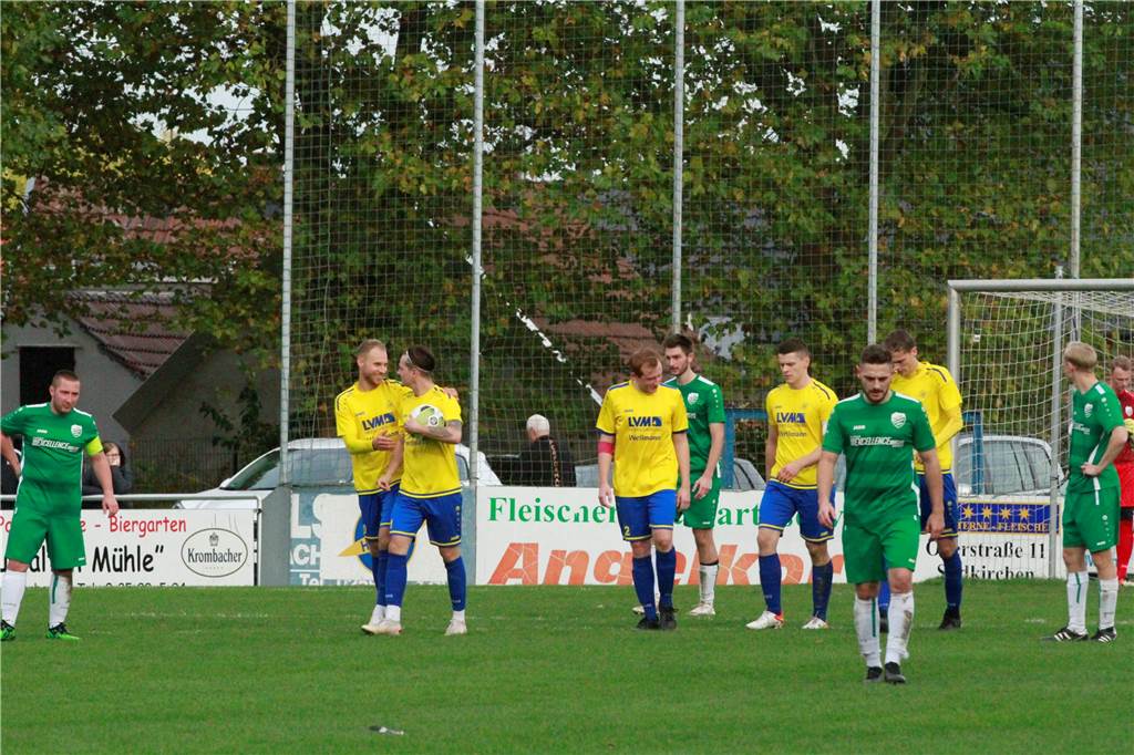 „Ein absolutes No-Go“: Nicht-Antritt des TuS Wiescherhöfen in Landesliga 4 sorgt für mächtig Zoff In dieser Saison ein gewohntes Bild: Der TuS Wiescherhöfen (in grün) nach einem weiteren Gegentor im Spiel gegen den SV Herbern. Das Spiel verlor der TuS mit 0:5.