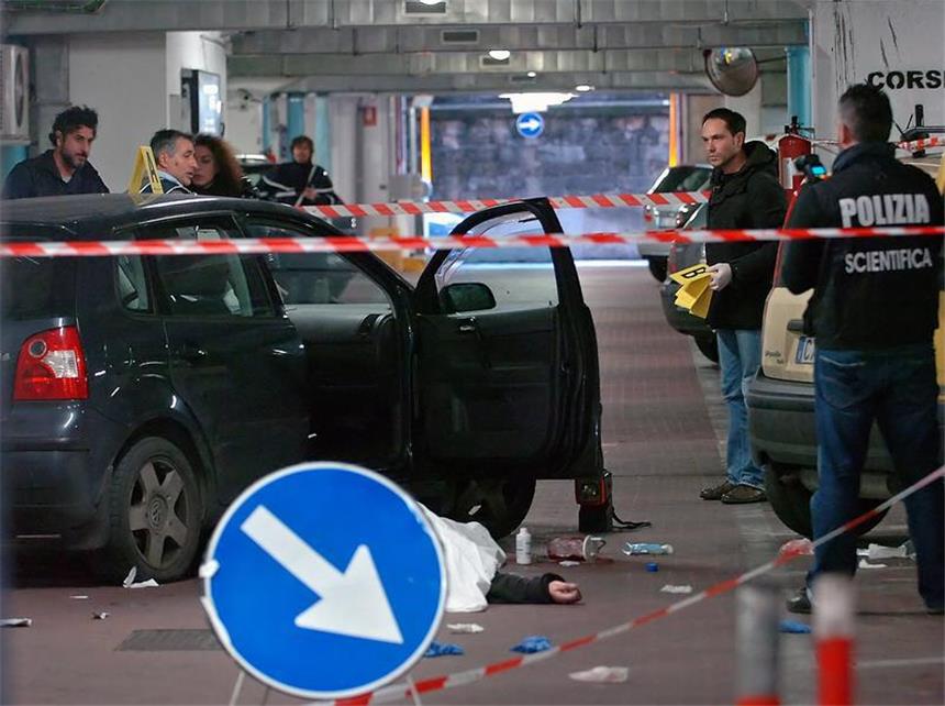 Rechtsextremer erschießt in Florenz zwei Afrikaner In dieser Tiefgarage erschoss sich der mutmaßliche Todesschütze. Foto: Carlo Ferrero