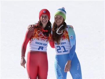 In Dominique Gisin (l) und Tina Maze gab es erstmals zwei Alpin-Olympiasiegerinnen. Foto: Fredrik von Erichsen