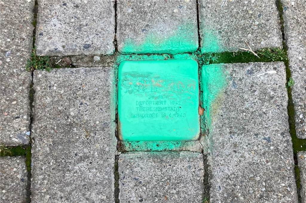 Antisemitismus: Mehr Straftaten in Dortmund - das ist nicht das einzige Problem In Dorstfeld waren 2021 mehrere Stolpersteine beschädigt worden.