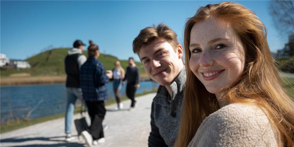 Urlaub mit 9-Euro-Ticket: 7 Gründe, warum Dortmund besser ist als Sylt In Dortmund braucht man keinen Gezeiten-Kalender: Im Phoenix-See bleibt das Wasser nah am Ufer.