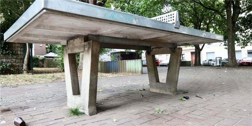 Toter (55) liegt auf Spielplatz in Dortmund unter einer Tischtennisplatte In Dortmund hat die Polizei den Leichnam eines Mannes unter einer Tischtennisplatte auf einem Spielplatz aufgefunden.