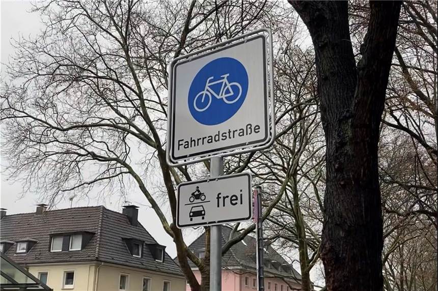 Unfall in Dortmund: Radler (42) auf Fahrradstraße schwer verletzt In Dortmund sind in den vergangenen Monaten mehrere Fahrradstraßen eingerichtet worden, auf denen sich Autofahrer unterordnen müssen.