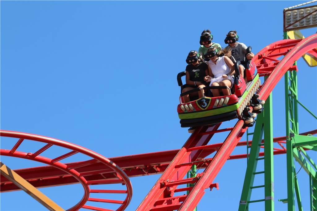 Wenn der Urlaub ins Wasser fällt: Ausflugstipps für Halterner Familien In Dortmund und Düsseldorf eröffnen mobile Freizeitparks. Achterbahnen, Riesenräder und Kinderkarussells dürfen da nicht fehlen.