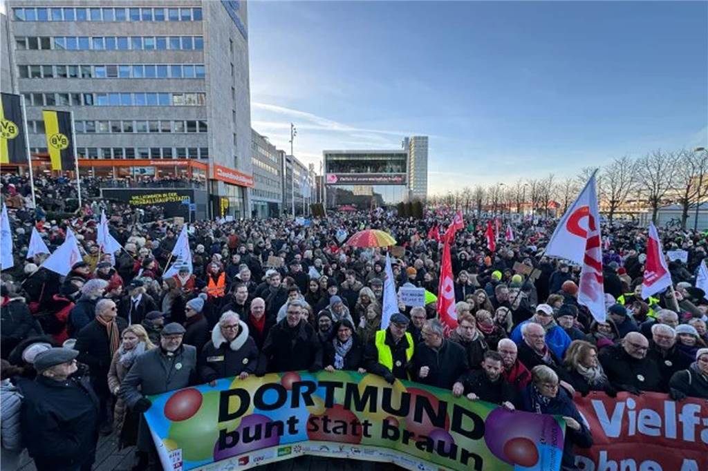 In Dortmund waren 30.000 Menschen auf der Straße, um gegen Rassismus zu demonstrieren. Auch in Lüdinghausen und Dülmen sind Demos geplant.
