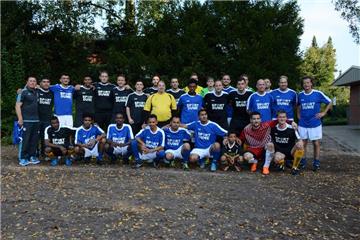 In eigens für das Spiel beflockten Trikots traten die Spieler aus Deutschland, Albanien, Syrien und Afrika für den guten Zweck an.