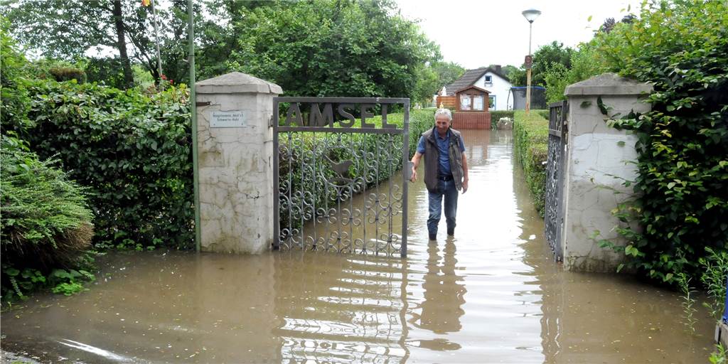 Katastrophen-Juli 2021: Elsebad säuft ab und die Ruhrauen werden zur Seenplatte In eine Seenplatte verwandelt hatte das Wasser der Ruhr die Kleingartenanlage Amsel und das benachbarte Gelände des Hundevereins.