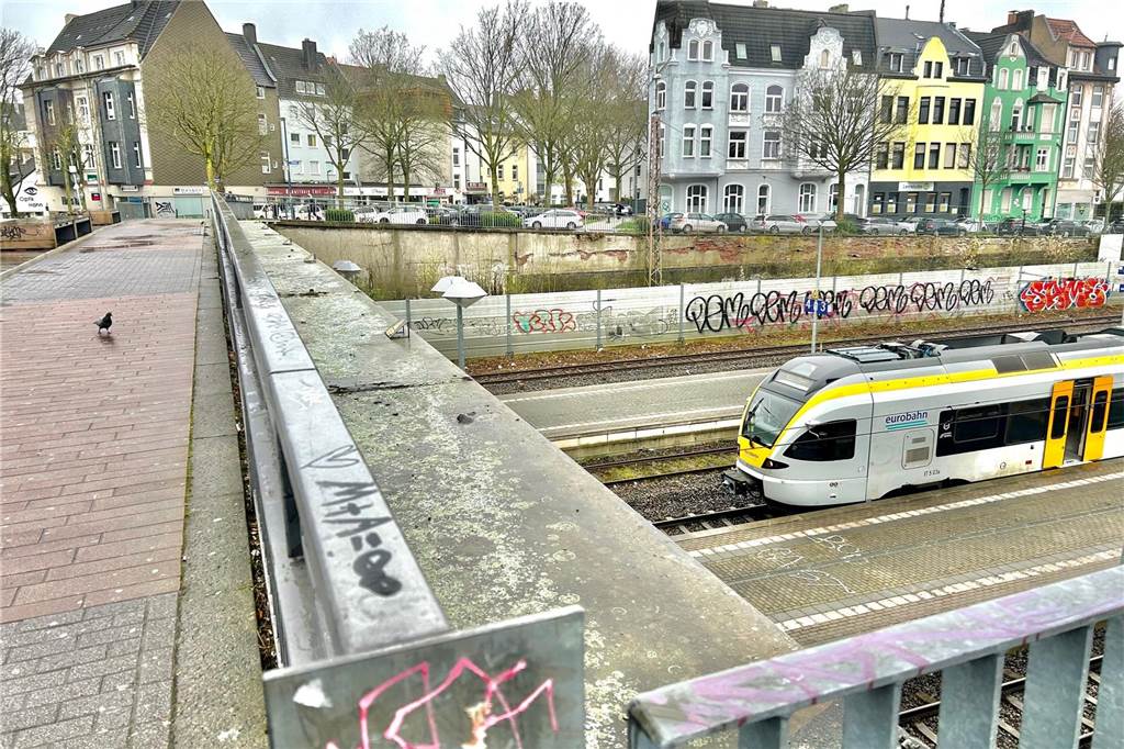 „Der Busfahrer hat mir das Leben gerettet“: 55-Jähriger brutal überfallen Die Südseite der Hörder Brücke.