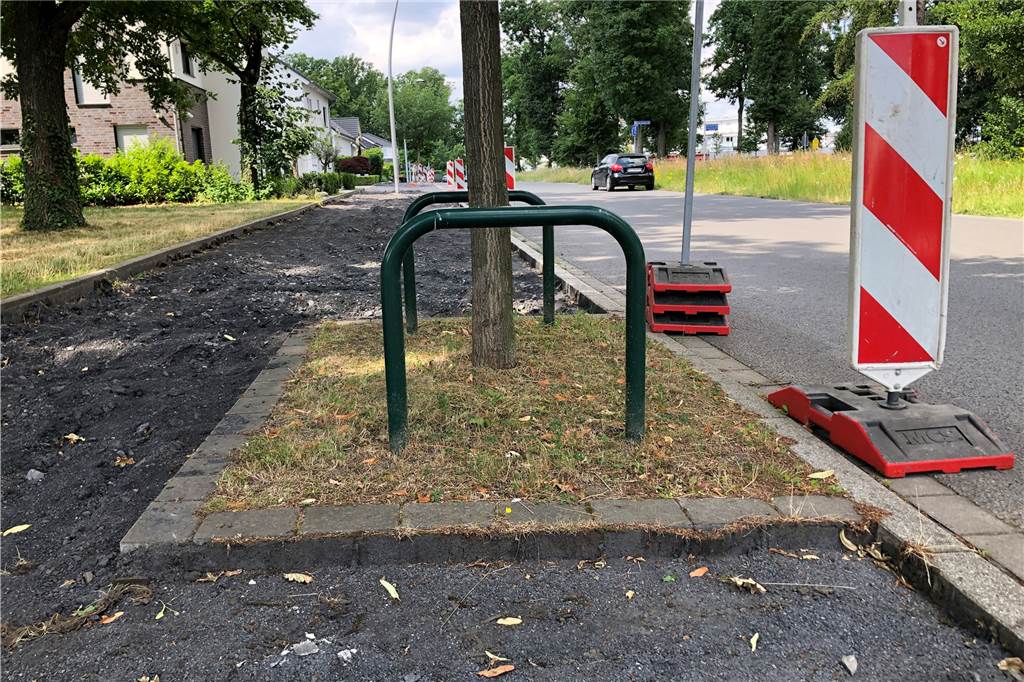 Nutzer der Hohenbuschei-Allee stellen Gehweg-Sanierung in Frage In einem ersten Bauabschnitt geht es aktuell um den Ausbau der Gehwege auf der südlichen Seite der Hohenbuschei-Allee.