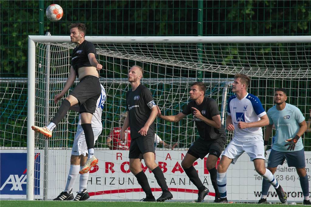 In einem spannenden Finale verteidigte der TuS Haltern am See seinen Stadtmeister-Titel dank eines 2:1-Sieges gegen Ausrichter TuS Sythen.