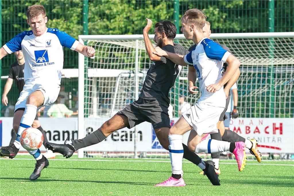 In einem spannenden Finale verteidigte der TuS Haltern am See seinen Stadtmeister-Titel dank eines 2:1-Sieges gegen Ausrichter TuS Sythen.