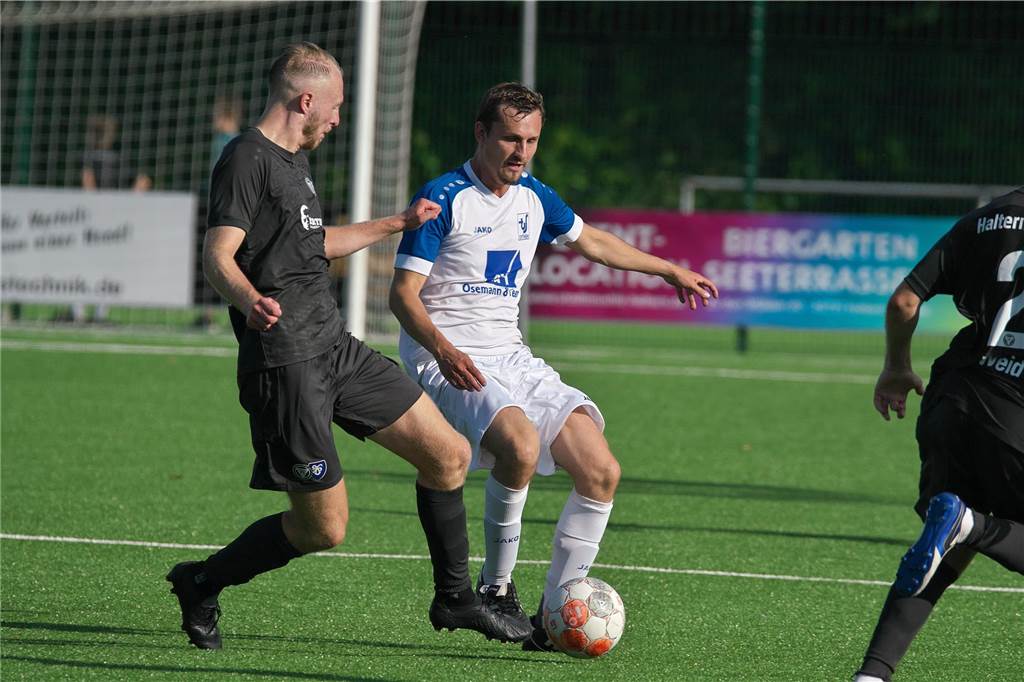 In einem spannenden Finale verteidigte der TuS Haltern am See seinen Stadtmeister-Titel dank eines 2:1-Sieges gegen Ausrichter TuS Sythen.