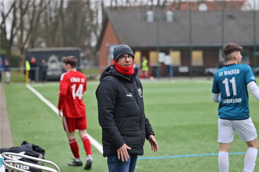 Wacker Obercastrop gegen Lüner SV: Über 60 Fotos vom rasanten Testspiel In einem Testspiel setzte sich der SV Wacker Obercastrop nach einem 0:1-Rückstand mit 3:1 gegen den Lüner SV durch.