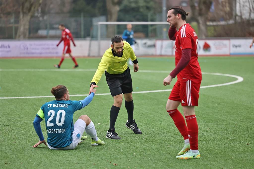 Wacker Obercastrop gegen Lüner SV: Über 60 Fotos vom rasanten Testspiel In einem Testspiel setzte sich der SV Wacker Obercastrop nach einem 0:1-Rückstand mit 3:1 gegen den Lüner SV durch.