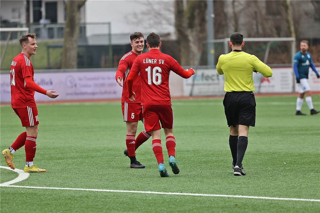 Wacker Obercastrop gegen Lüner SV: Über 60 Fotos vom rasanten Testspiel In einem Testspiel setzte sich der SV Wacker Obercastrop nach einem 0:1-Rückstand mit 3:1 gegen den Lüner SV durch.