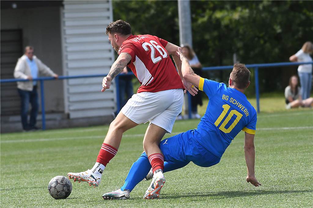 In einem Testspiel trafen die Spvg Schwerin und der VfB Hüls aufeinander. Das Duell endete mit einem 1:1 durch zwei späte Tore.